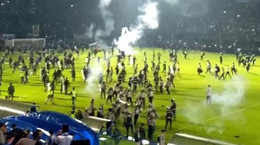 Endonezya'da futbol maçında akıl almaz izdiham: 174 kişi öldü
